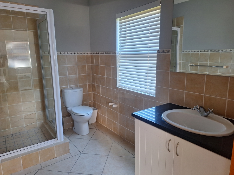 To Let 4 Bedroom Property for Rent in Santareme Eastern Cape